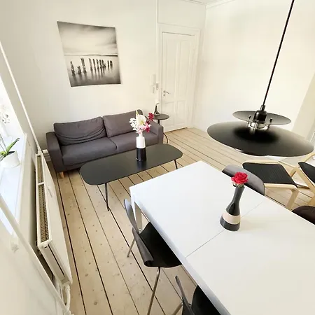 Beautiful 2 Bedroom On Borgergade * Aalborg