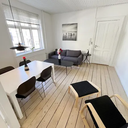 Beautiful 2 Bedroom On Borgergade דירה *