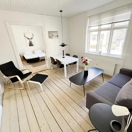 Beautiful 2 Bedroom On Borgergade * אולבורג